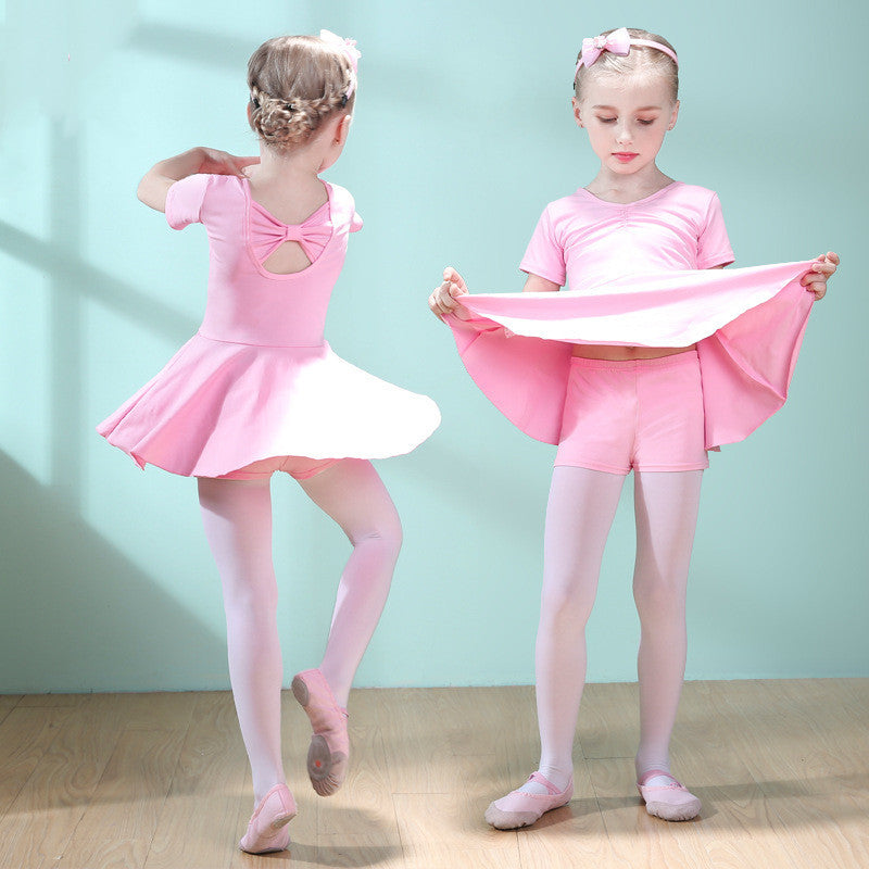 Découvrez notre collection de vêtements de danse pour filles ! Robes de ballet d'été, jupes et tenues confortables pour l'entraînement. Livraison rapide !